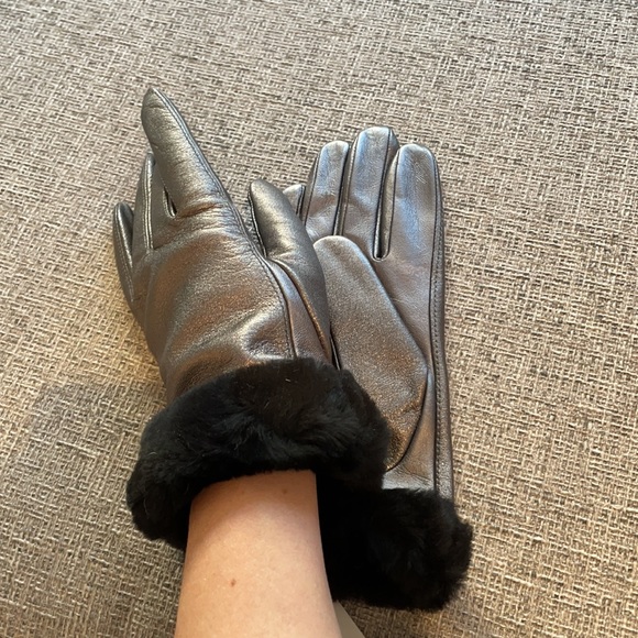 NWT UGG Silver Leather Gloves with Shearling Cuff - Picture 6 of 7